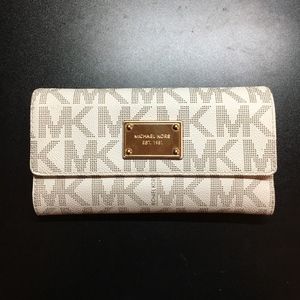 Michael kors wallet